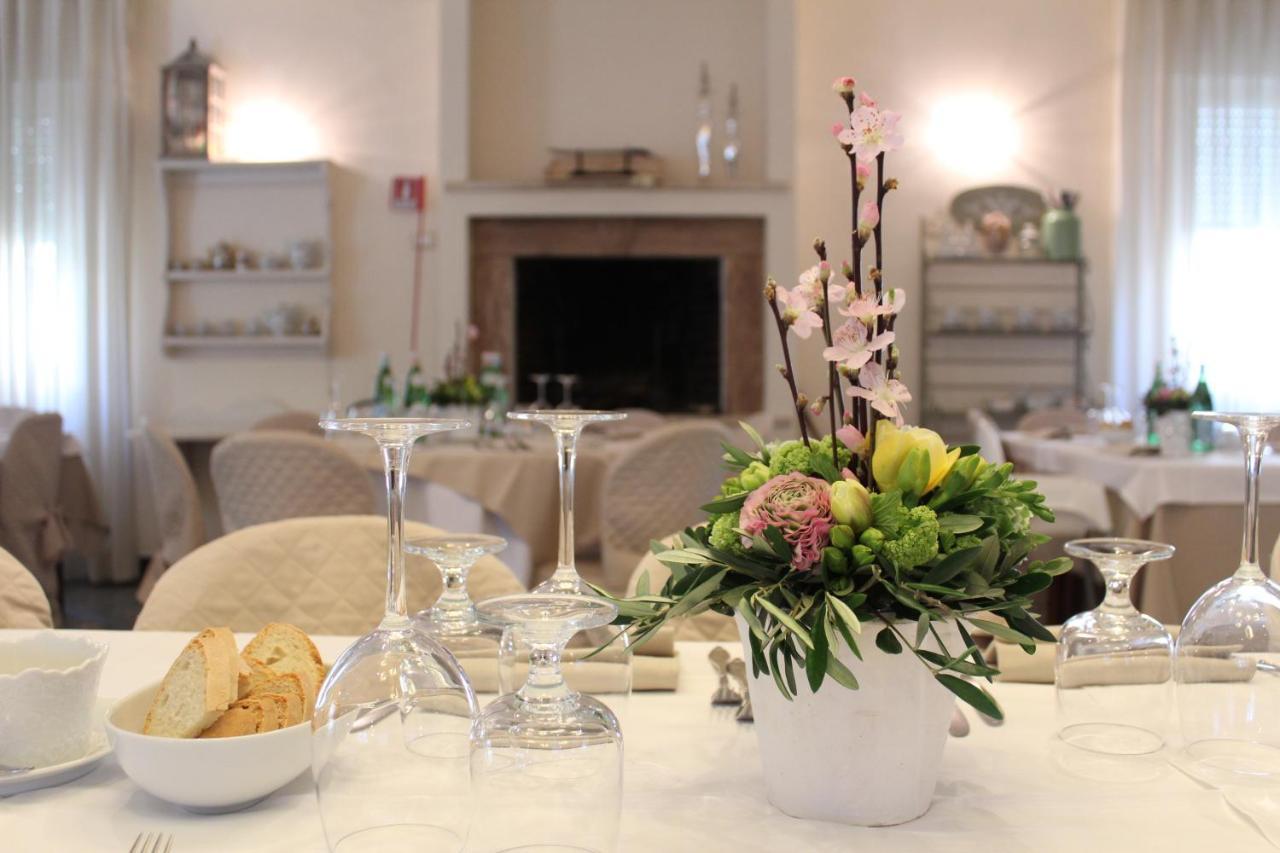 מרינה די צ'צ'ינה Hotel Massimo מראה חיצוני תמונה