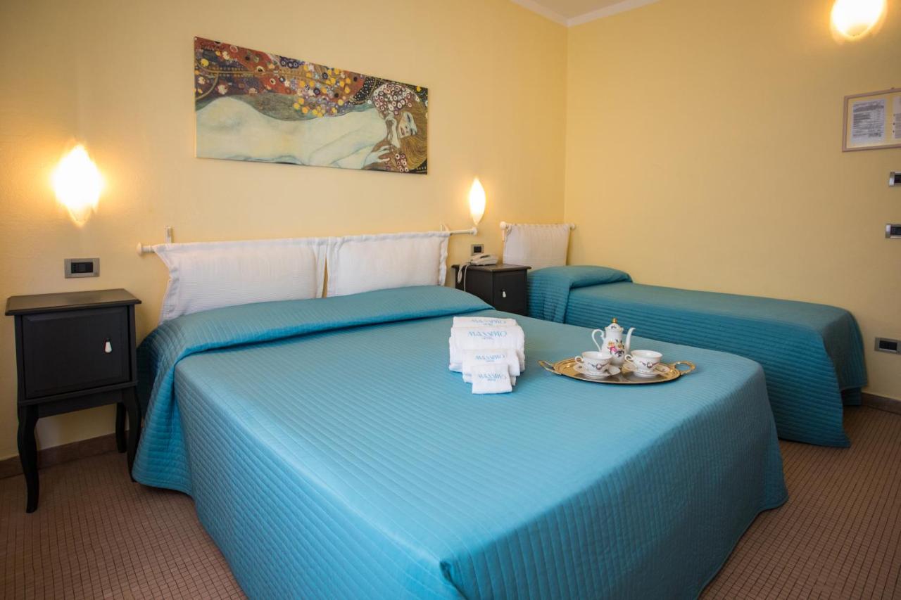 מרינה די צ'צ'ינה Hotel Massimo מראה חיצוני תמונה
