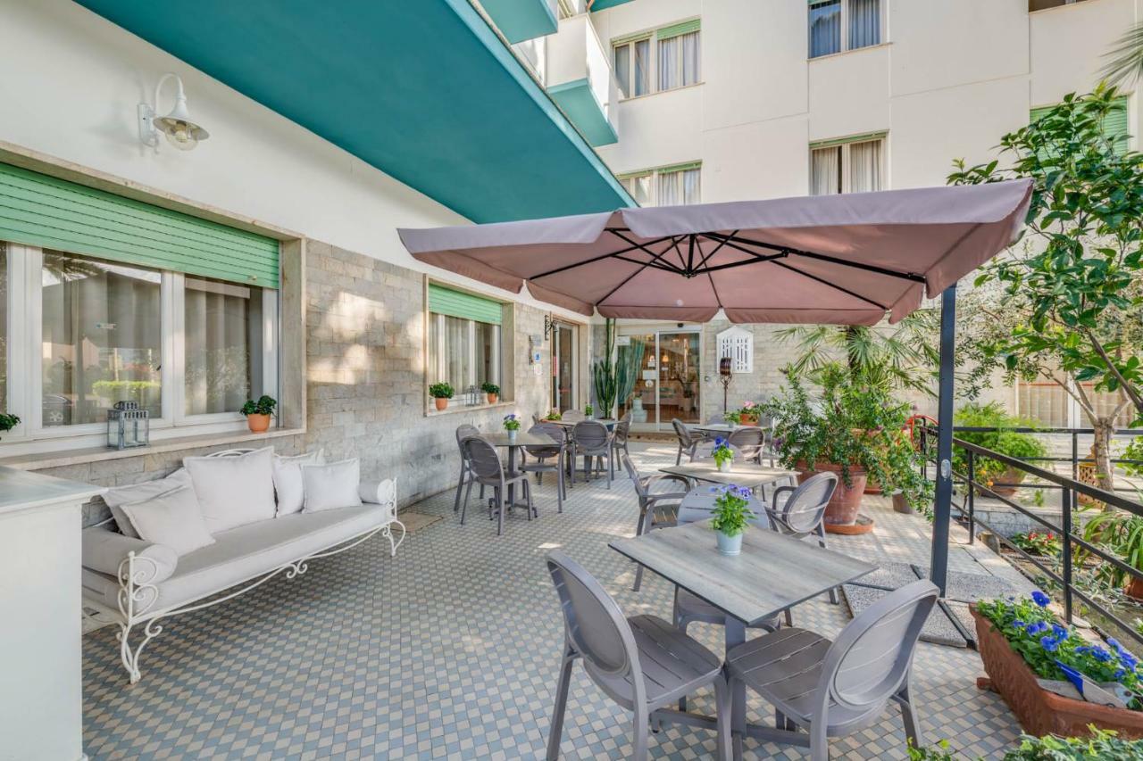 מרינה די צ'צ'ינה Hotel Massimo מראה חיצוני תמונה