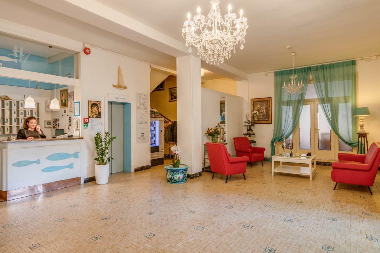 מרינה די צ'צ'ינה Hotel Massimo מראה חיצוני תמונה