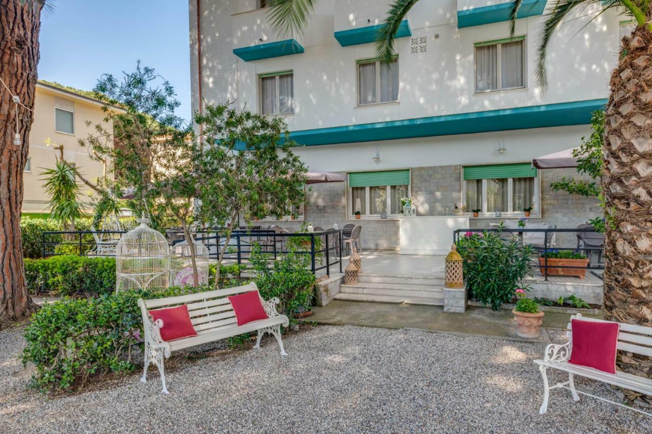 מרינה די צ'צ'ינה Hotel Massimo מראה חיצוני תמונה