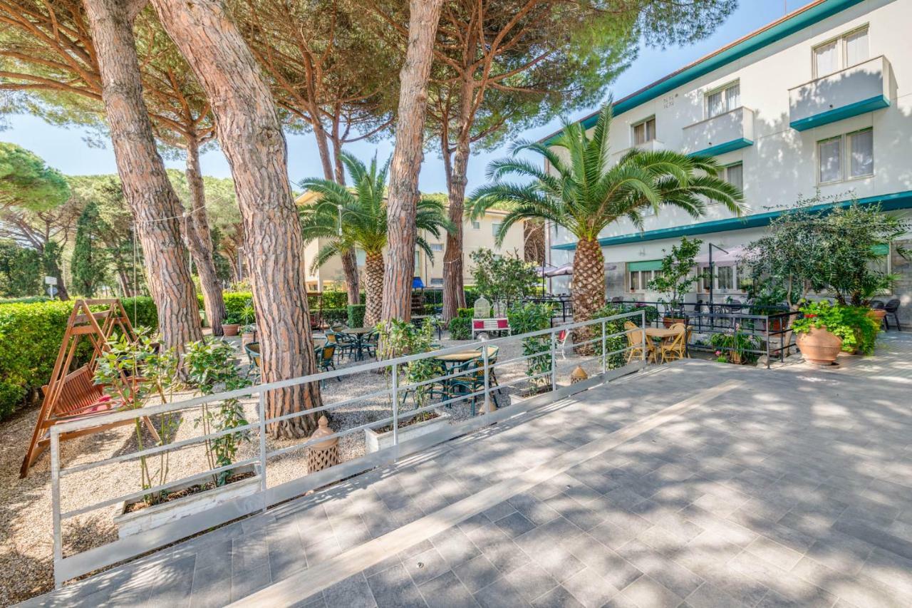 מרינה די צ'צ'ינה Hotel Massimo מראה חיצוני תמונה