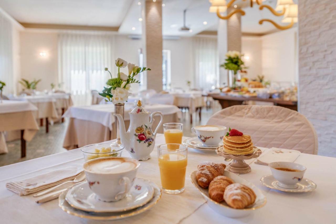 מרינה די צ'צ'ינה Hotel Massimo מראה חיצוני תמונה