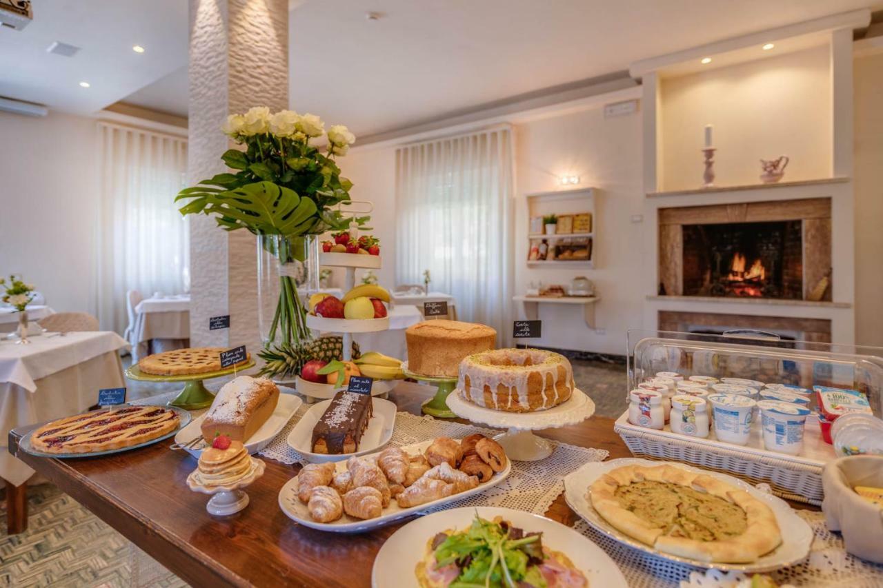 מרינה די צ'צ'ינה Hotel Massimo מראה חיצוני תמונה